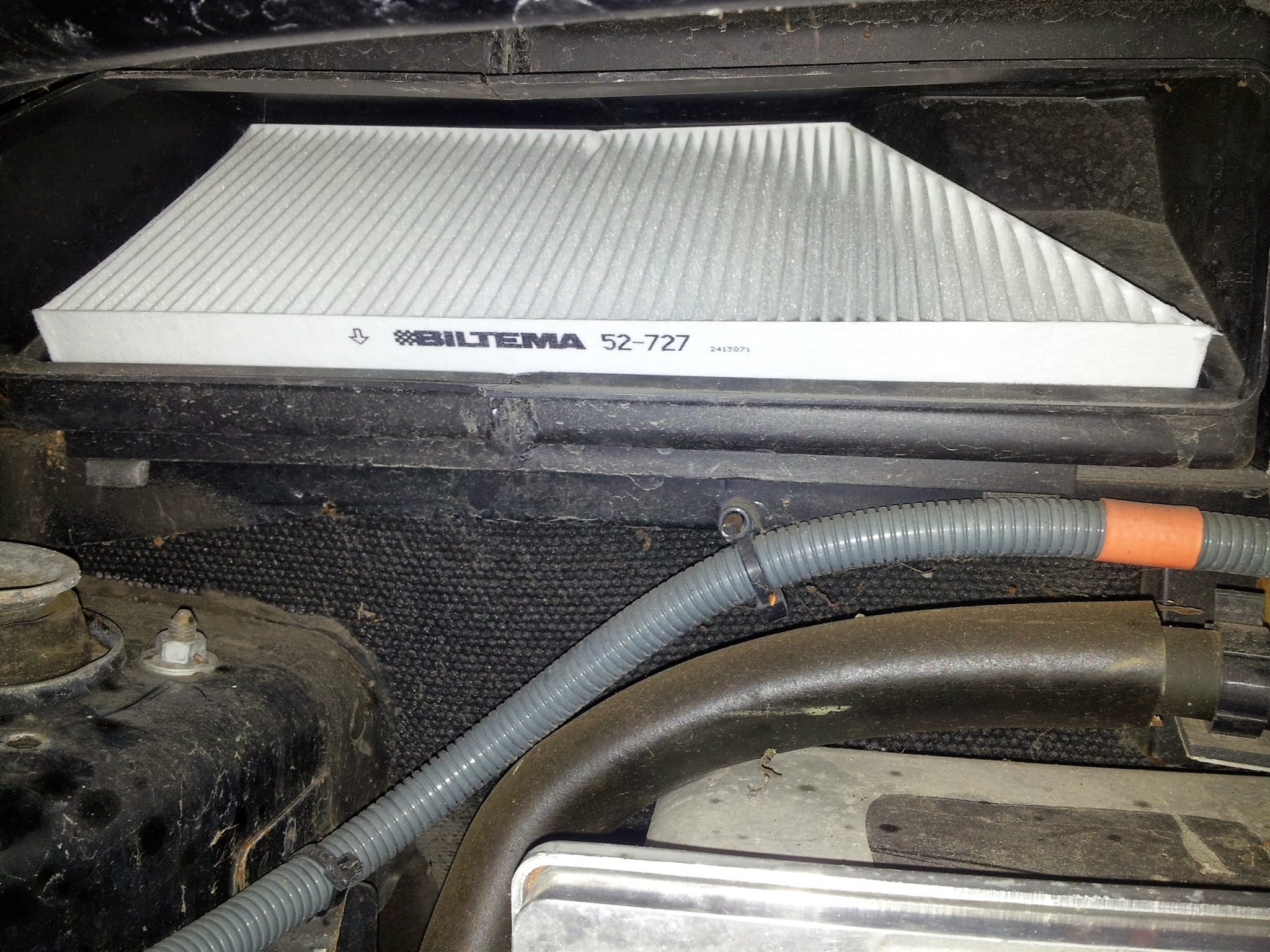 Biltema's filter mounted in the car